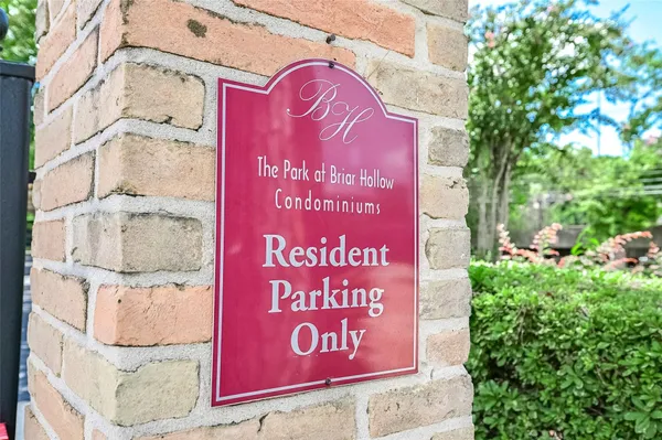 $155,000 | 4515 Briar Hollow Place, Unit 112, Houston, TX 77027