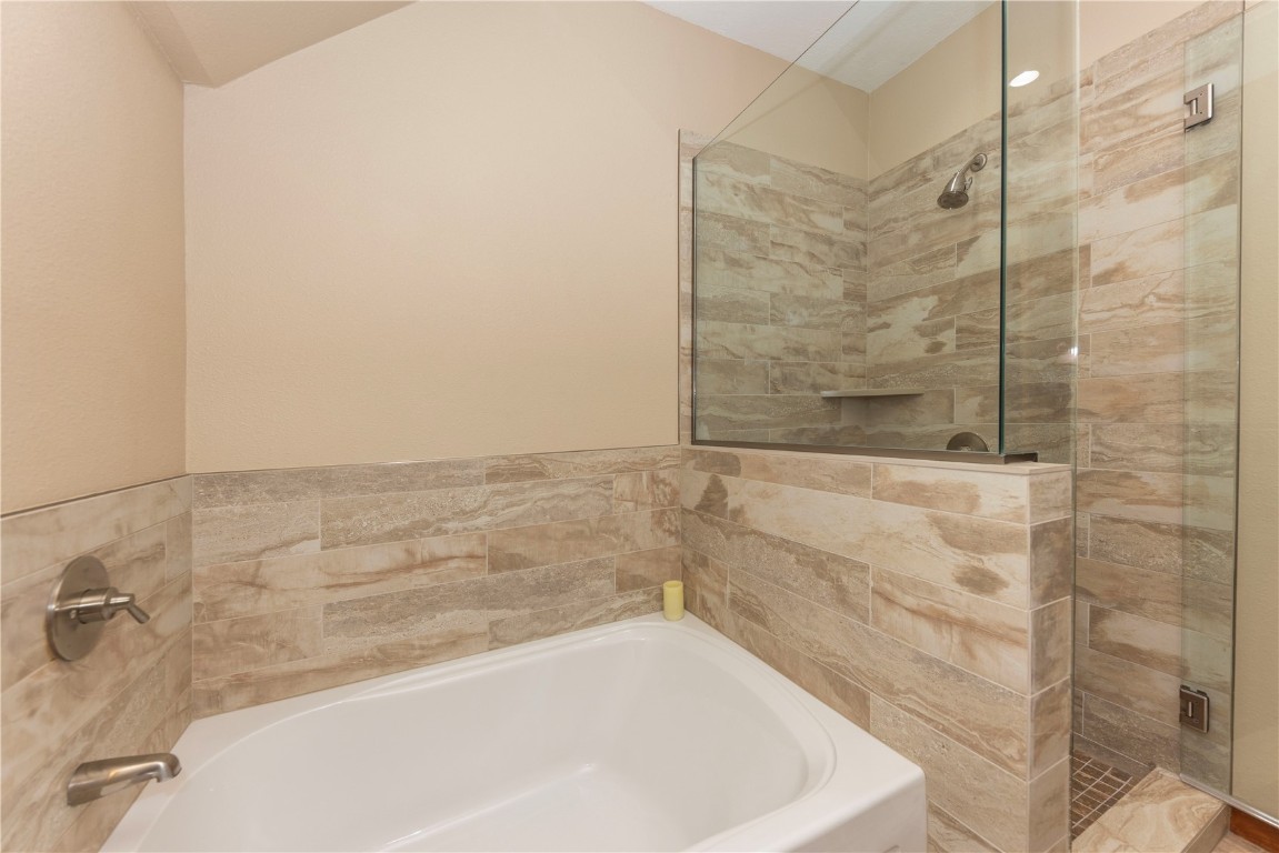 21630 Highway 6, Unit 2145 Keystone, CO 80435 - Photo 20 of 39 a bath tub sitting in a bathroom and a shower