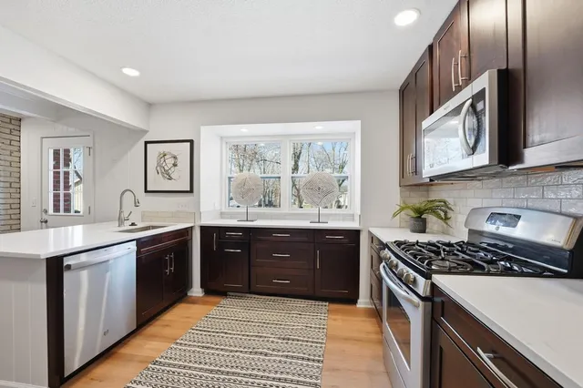 $425,000 | 9948 Rosehill Road, Lenexa, KS 66215