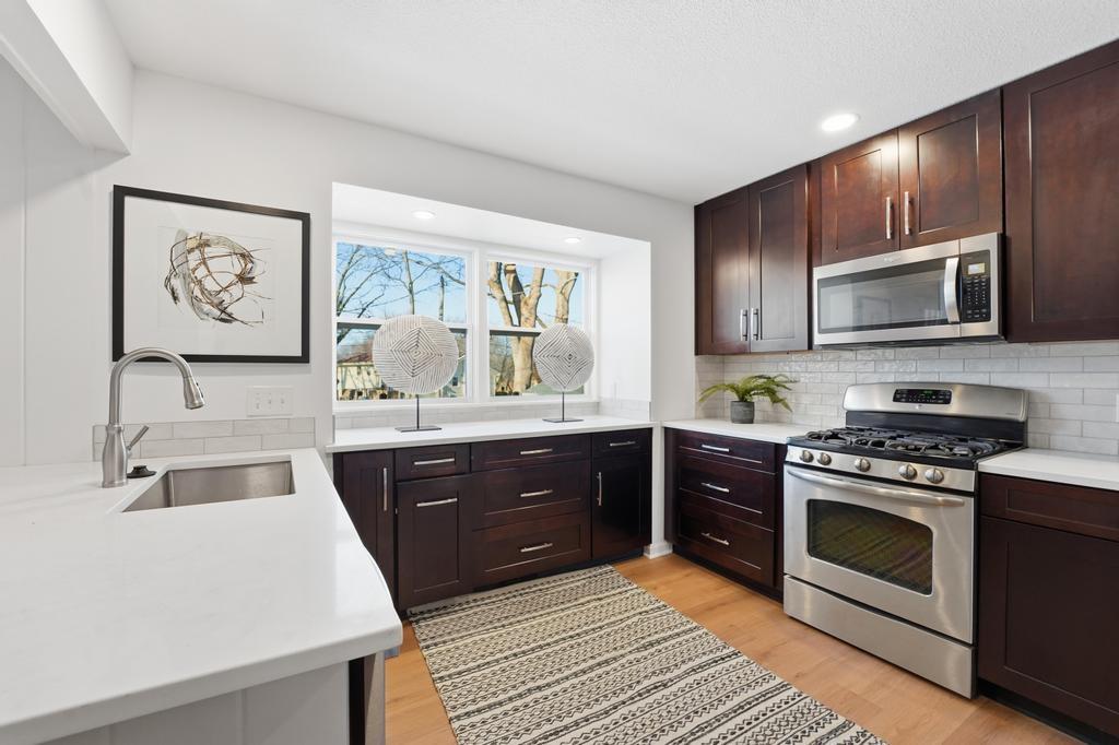 9948 Rosehill Road Lenexa, KS 66215 - Photo 12 of 41