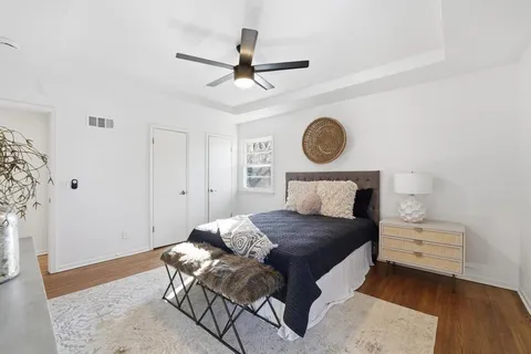 $425,000 | 9948 Rosehill Road, Lenexa, KS 66215