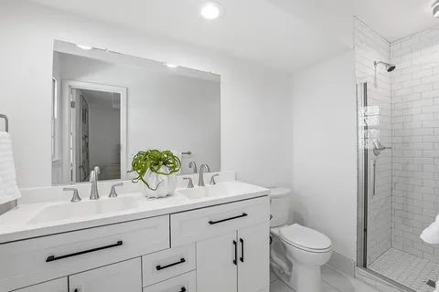 $425,000 | 9948 Rosehill Road, Lenexa, KS 66215