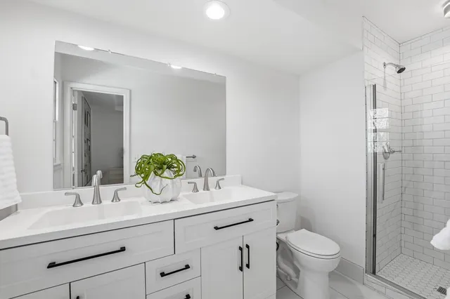 $425,000 | 9948 Rosehill Road, Lenexa, KS 66215