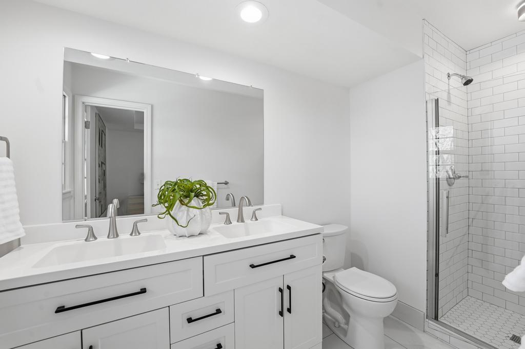 9948 Rosehill Road Lenexa, KS 66215 - Photo 15 of 41