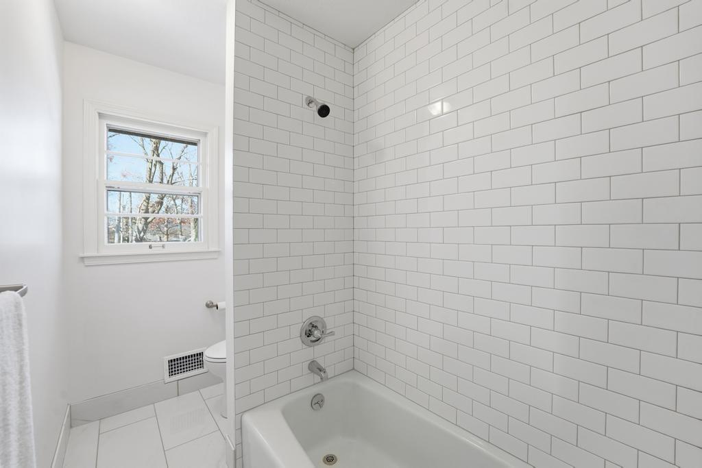 9948 Rosehill Road Lenexa, KS 66215 - Photo 19 of 41