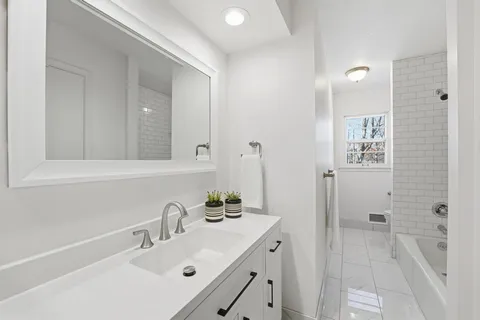 $425,000 | 9948 Rosehill Road, Lenexa, KS 66215