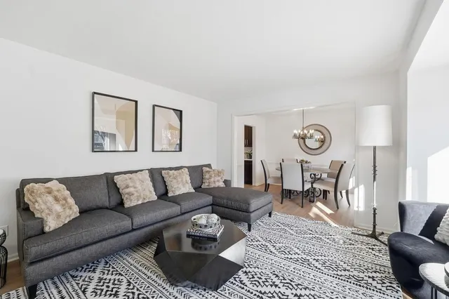 $425,000 | 9948 Rosehill Road, Lenexa, KS 66215