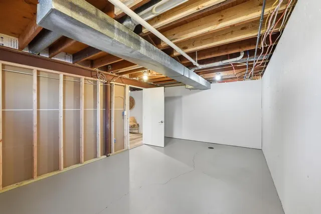 $425,000 | 9948 Rosehill Road, Lenexa, KS 66215