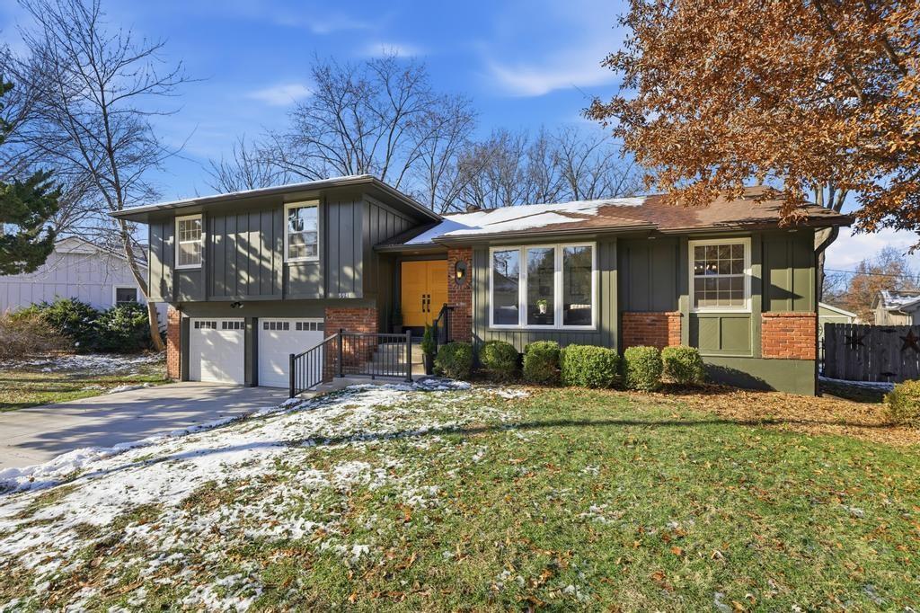 9948 Rosehill Road Lenexa, KS 66215 - Photo 3 of 41