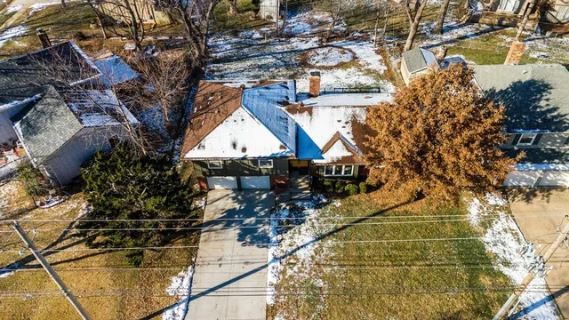 $425,000 | 9948 Rosehill Road, Lenexa, KS 66215