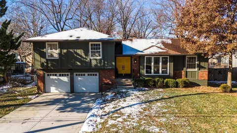 $425,000 | 9948 Rosehill Road, Lenexa, KS 66215