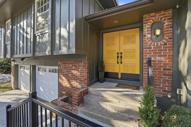 $425,000 | 9948 Rosehill Road, Lenexa, KS 66215