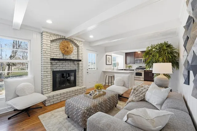 $425,000 | 9948 Rosehill Road, Lenexa, KS 66215