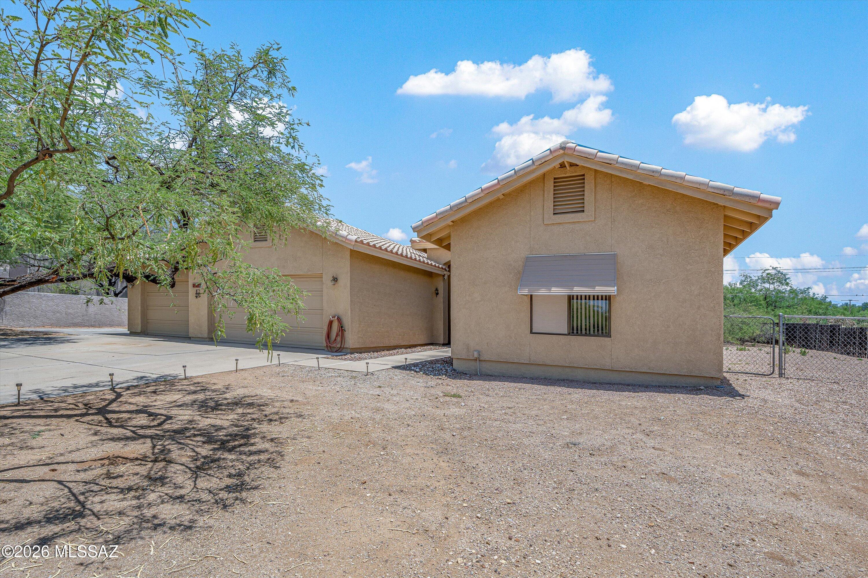 4940 North Castle Ridge Road Tucson, AZ 85749 - Photo 37 of 43 02-Front of Home