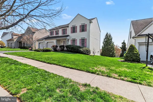 a view of a back yard