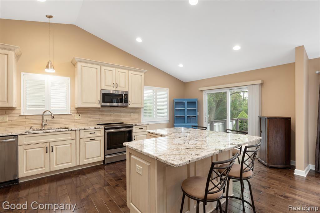 41553 Cherry Hill Road Canton, MI 48188 - Photo 10 of 38
