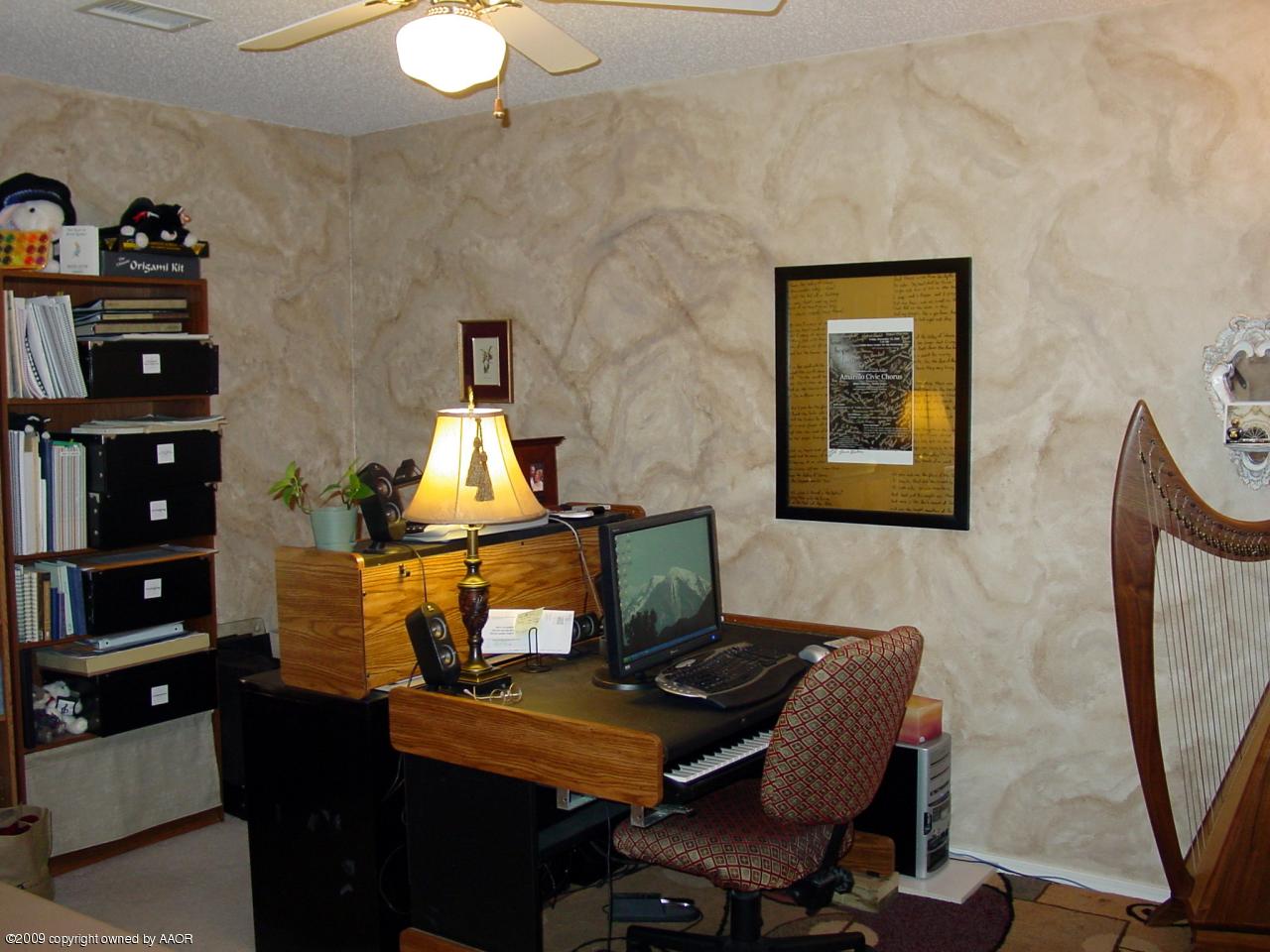 6601 Slater Circle Amarillo, TX 79110 - Photo 20 of 31 a workspace with furniture and window