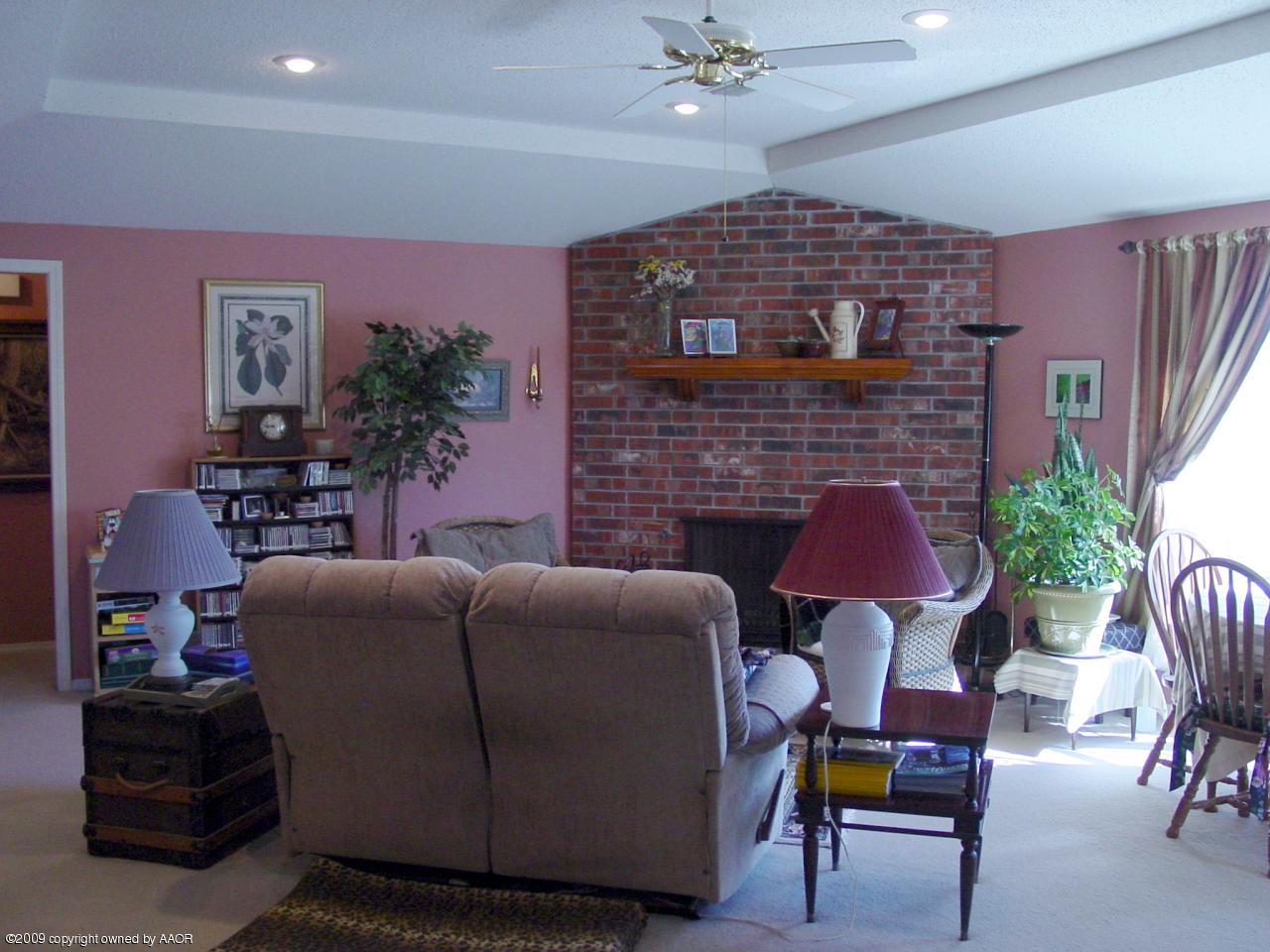 6601 Slater Circle Amarillo, TX 79110 - Photo 6 of 31 a work room with furniture