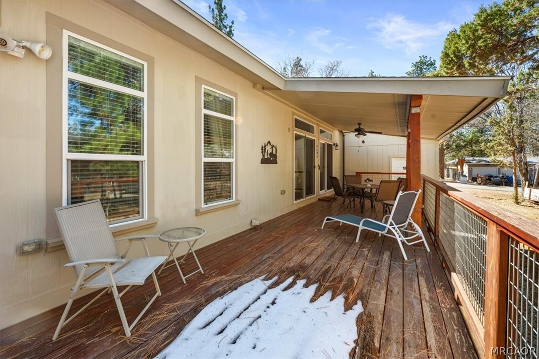 775 Riverside Avenue Sugarloaf, CA 92386 - Photo 26 of 28 a balcony with table and chairs