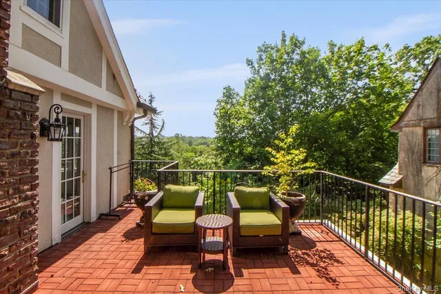 $1,800,000 | 110 Edgemont Road, Scarsdale, NY 10583