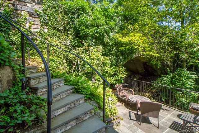 $1,800,000 | 110 Edgemont Road, Scarsdale, NY 10583