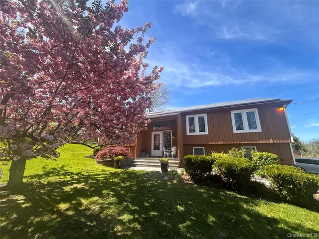 $749,999 | 20 Lake Road, Mahopac, NY 10541