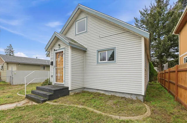 $299,999 | 1324 East Joseph Avenue, Spokane, WA 99208