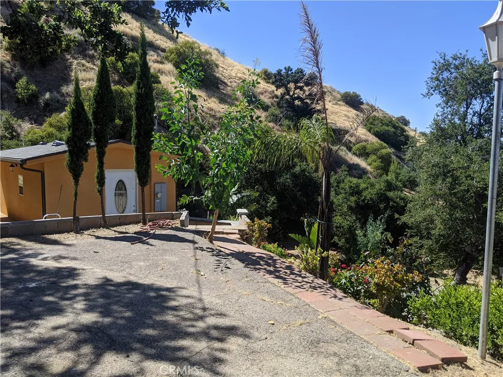1036 Loma Simi Valley Simi Valley, CA 93063 - Photo 2 of 7 Gallery Image 2
