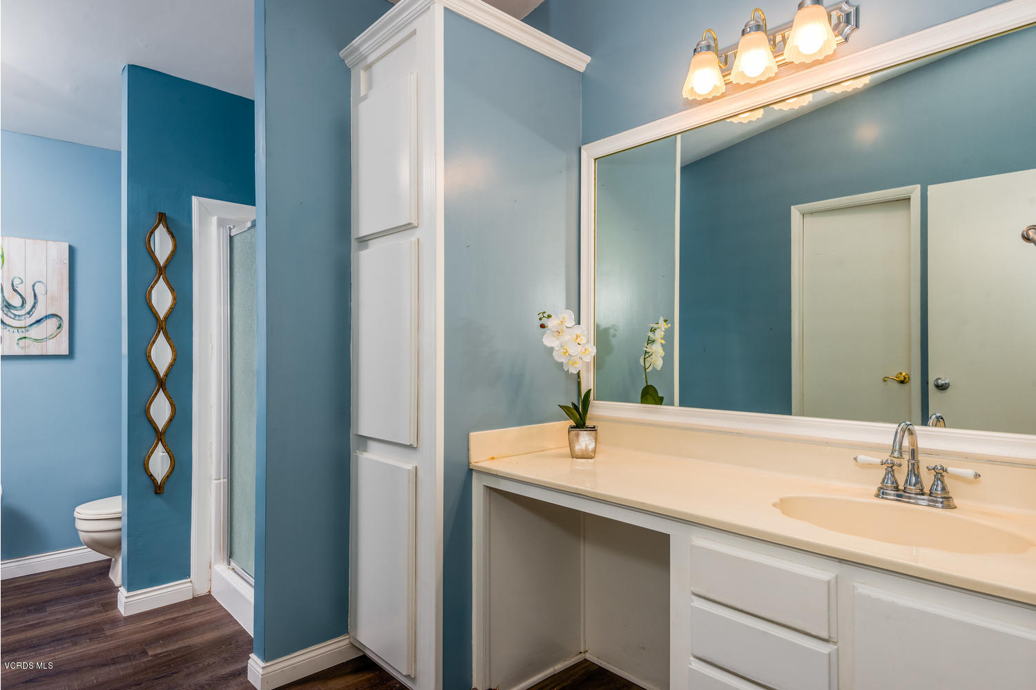 470 Raspberry Place, Unit 30 Oxnard, CA 93036 - Photo 10 of 21 a bathroom with a sink and a mirror