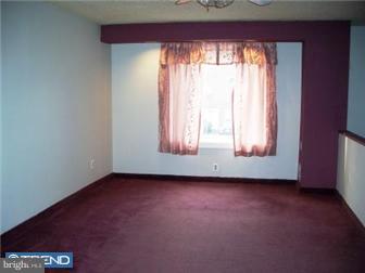 3113 Fairdale Road Philadelphia, PA 19154 - Photo 3 of 16 Living Room