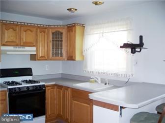 3113 Fairdale Road Philadelphia, PA 19154 - Photo 7 of 16 Kitchen
