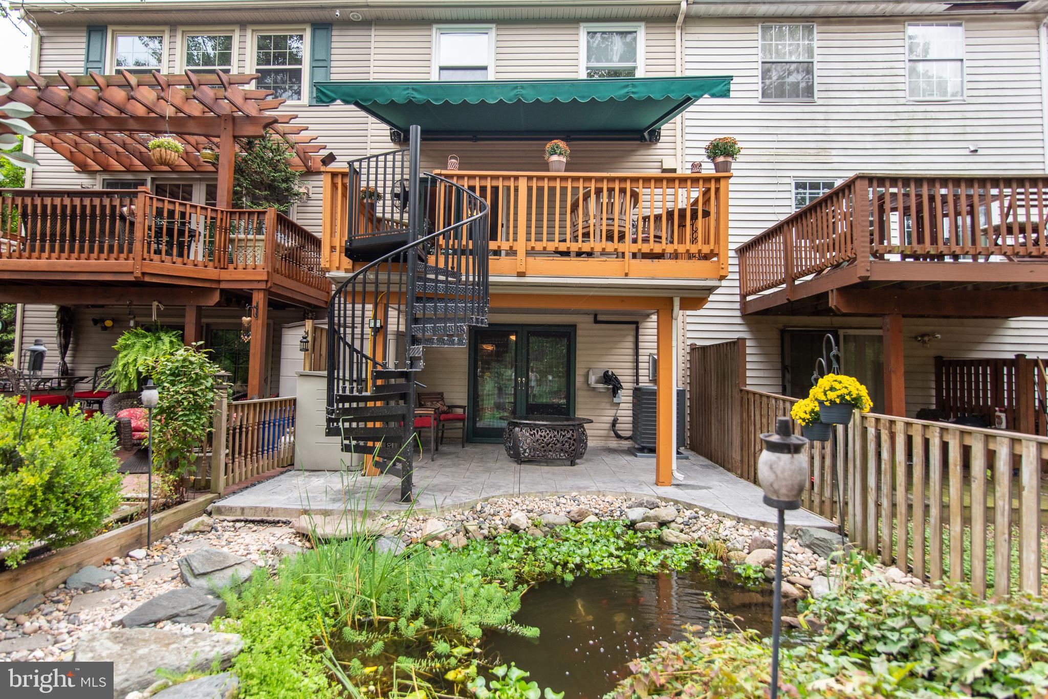17 Running Court Baltimore, MD 21221 - Photo 26 of 34 Deck with awning