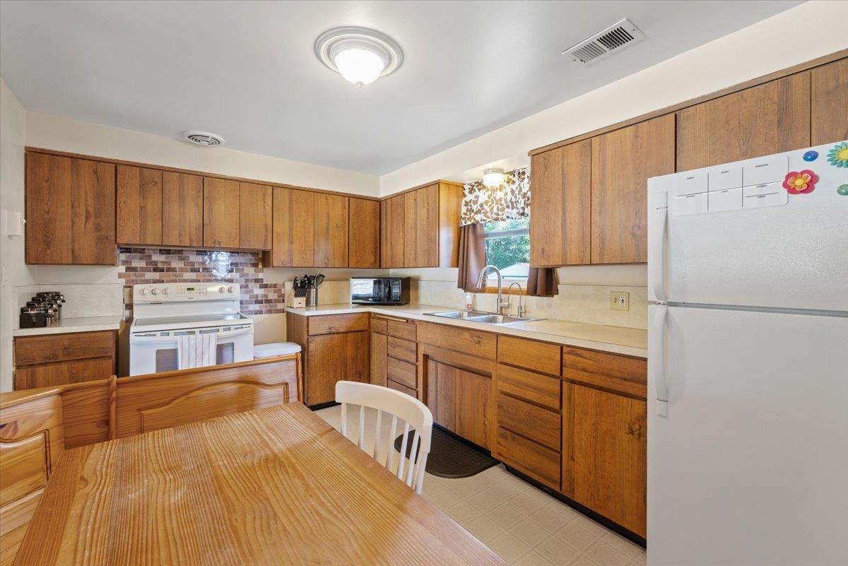 2202 North Vista Road Spokane Valley, WA 99212 - Photo 14 of 24 Gallery Image 14