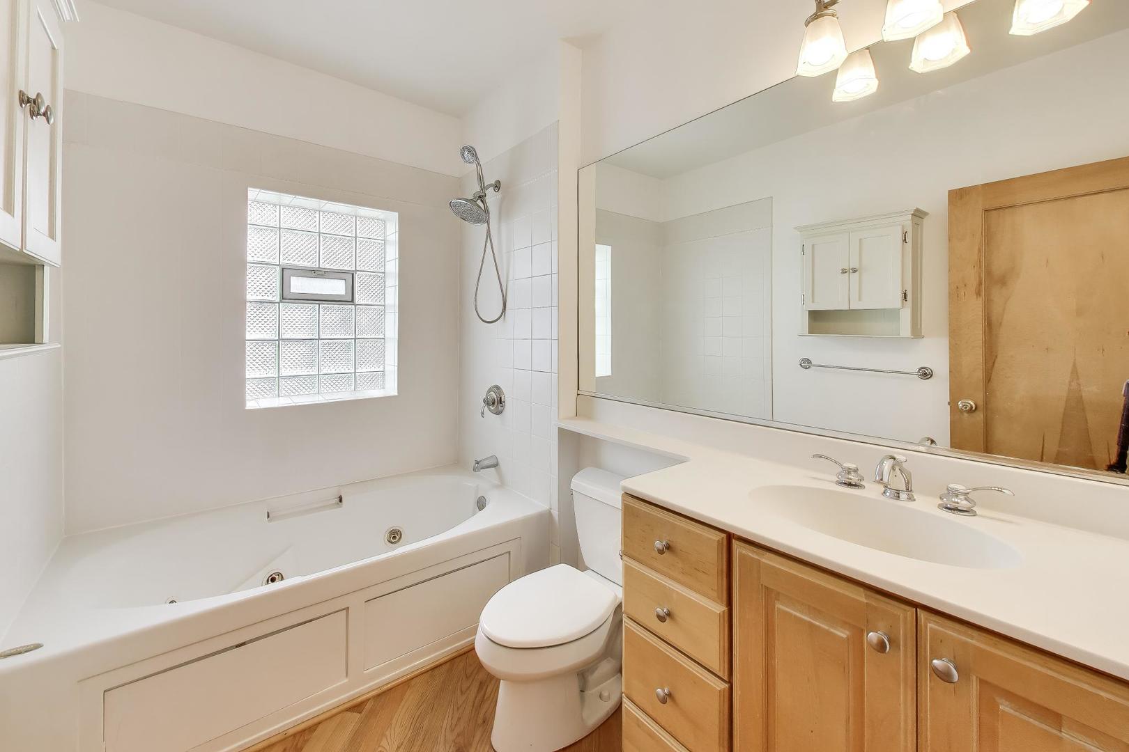 6741 North Sheridan Road, Unit 2S Chicago, IL 60626 - Photo 22 of 35