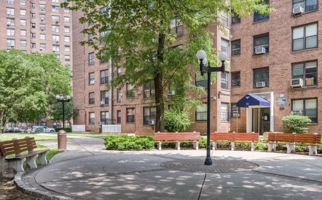 $699,000 | 210 Clinton Avenue, Unit 4H | Clinton Hill