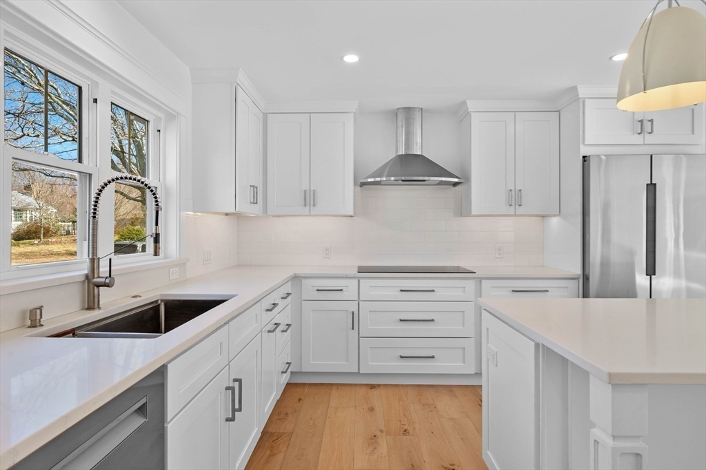 204 Green Street Marblehead, MA 01945 - Photo 6 of 36