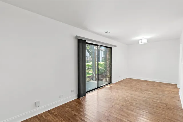 $2,200 | 850 Sheldon Court, Unit D, Wheaton, IL 60189