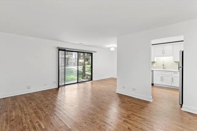 $2,200 | 850 Sheldon Court, Unit D, Wheaton, IL 60189