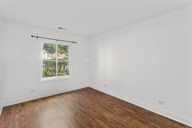 $2,200 | 850 Sheldon Court, Unit D, Wheaton, IL 60189