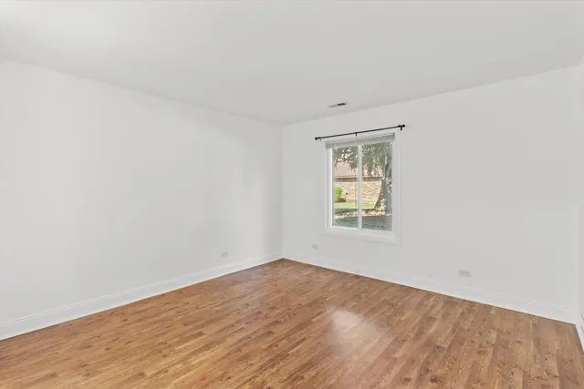 $2,200 | 850 Sheldon Court, Unit D, Wheaton, IL 60189