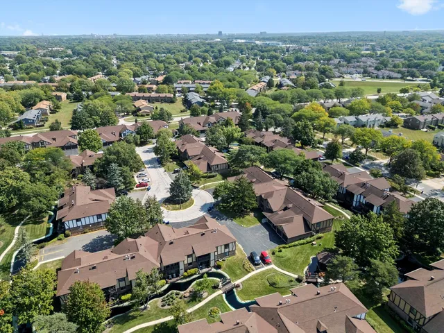 $2,200 | 850 Sheldon Court, Unit D, Wheaton, IL 60189