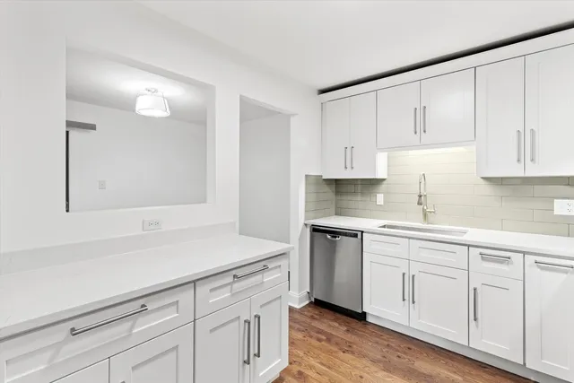 $2,200 | 850 Sheldon Court, Unit D, Wheaton, IL 60189