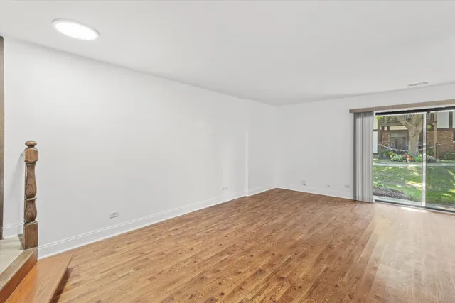 $2,200 | 850 Sheldon Court, Unit D, Wheaton, IL 60189