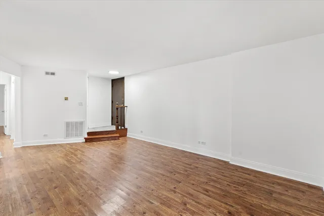 $2,200 | 850 Sheldon Court, Unit D, Wheaton, IL 60189