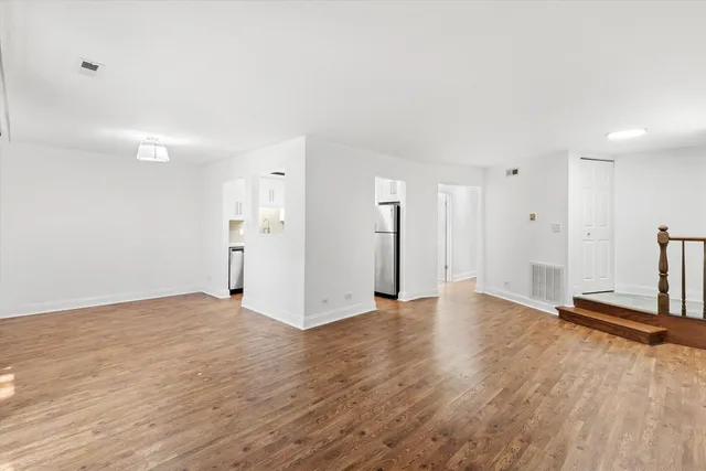 $2,200 | 850 Sheldon Court, Unit D, Wheaton, IL 60189