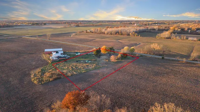 $173,237 | 1320 Geneva Road, Hobart, WI 54115