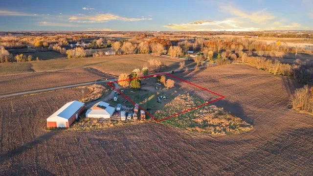 $173,237 | 1320 Geneva Road, Hobart, WI 54115