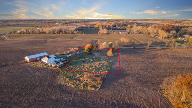 $173,237 | 1320 Geneva Road, Hobart, WI 54115