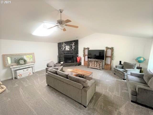 77058 London Road Cottage Grove, OR 97424 - Photo 11 of 26 Gallery Image 11