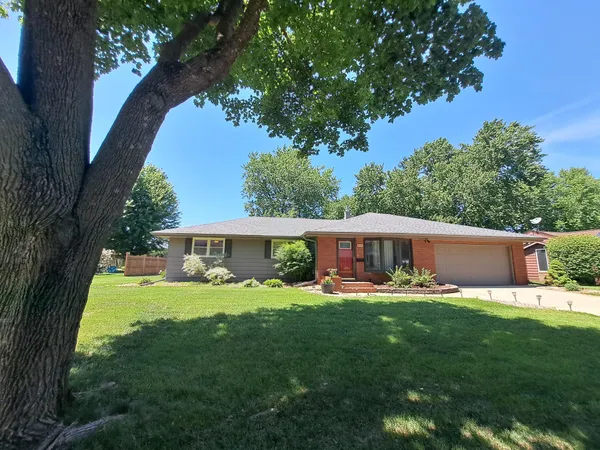 $349,999 | 314 Meredith Road, Albert Lea, MN 56007